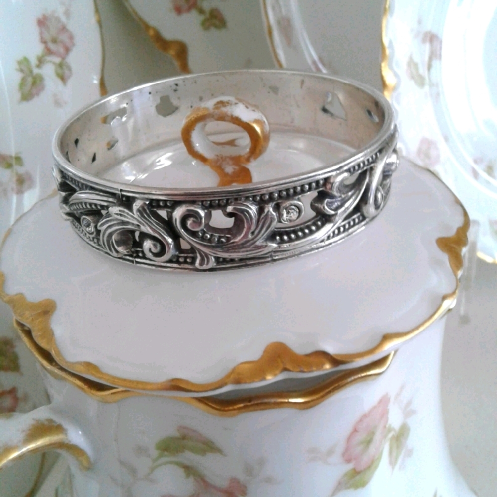 Brighton retired bangle bracelet Le Louve